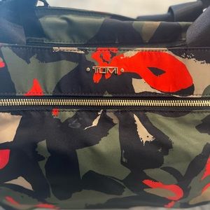 Tumi !!! Laptop / travel bagGreat condition!! can be put on luggage